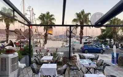 Komodor Meze Evi