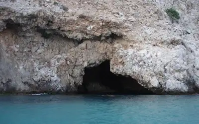 Aşıklar (Korsanlar) Mağarası