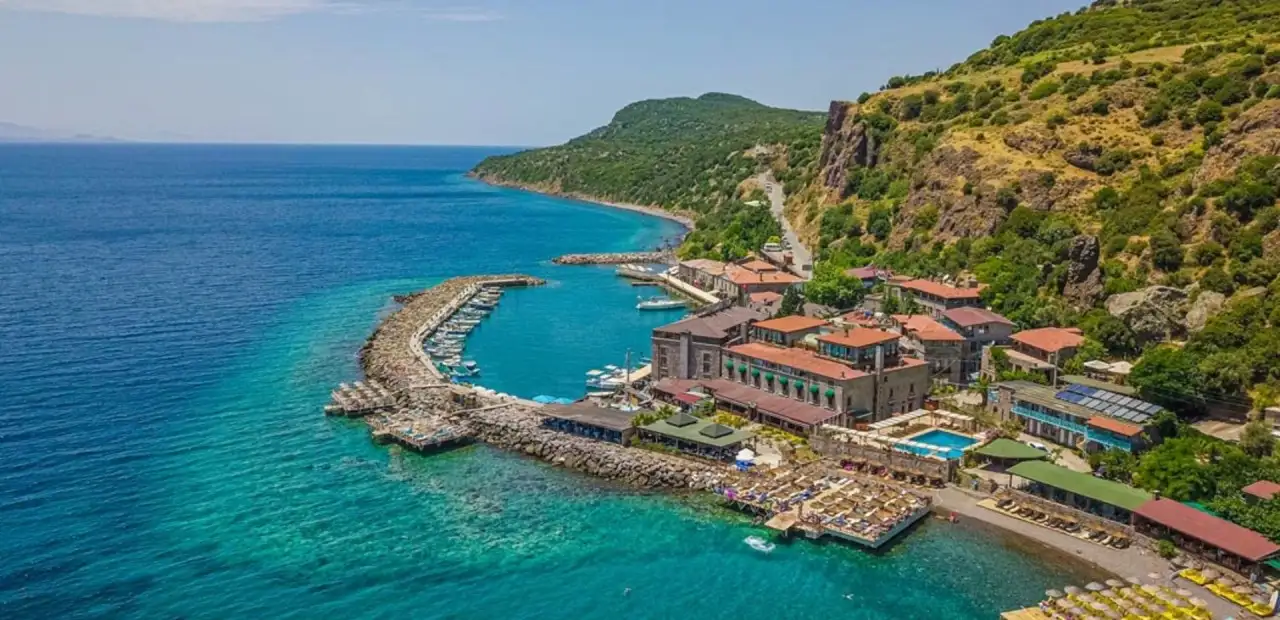 En İyi Assos Otelleri: Assos’ta Konaklamak İçin En İyi 14 Otel Tavsiyesi