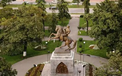 Atatürk Parkı ve Onur Anıtı