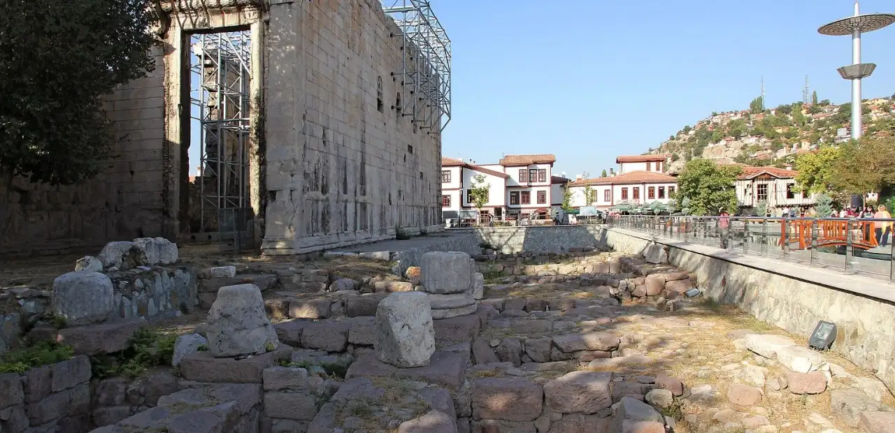 Augustus Tapınağı