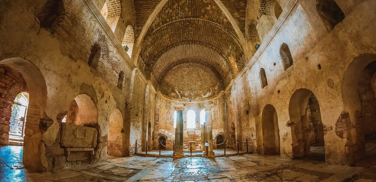 Aziz (St.) Nikolaos Anıt Müzesi (Noel Baba Kilisesi)