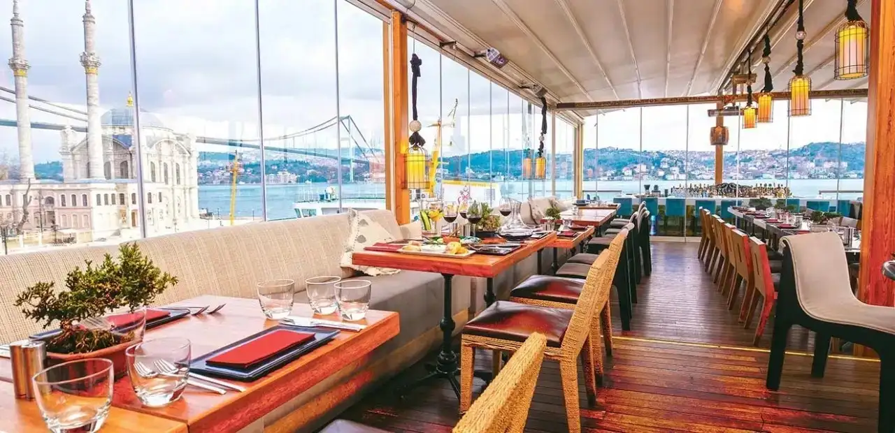 Boğaz Manzaralı Restoranlar: İstanbul Boğazı Manzaralı En İyi 9 Restoran