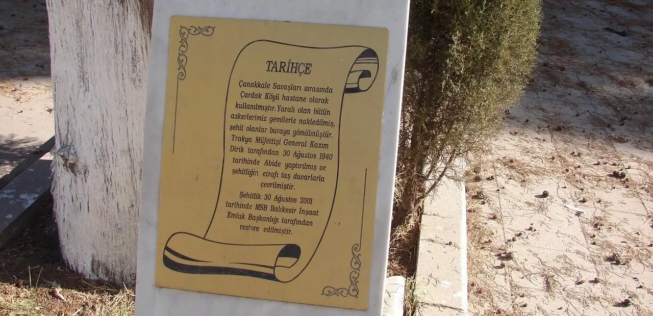 Çardak Arıburnu Şehitliği