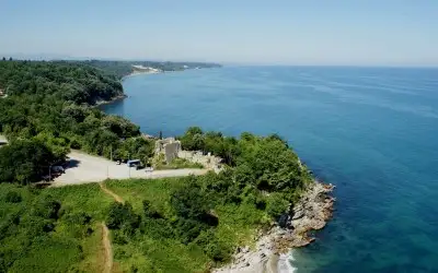 Ceneviz Kalesi ve Plajı