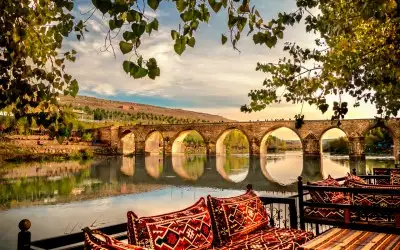 On Gözlü Köprü (Dicle Köprüsü)