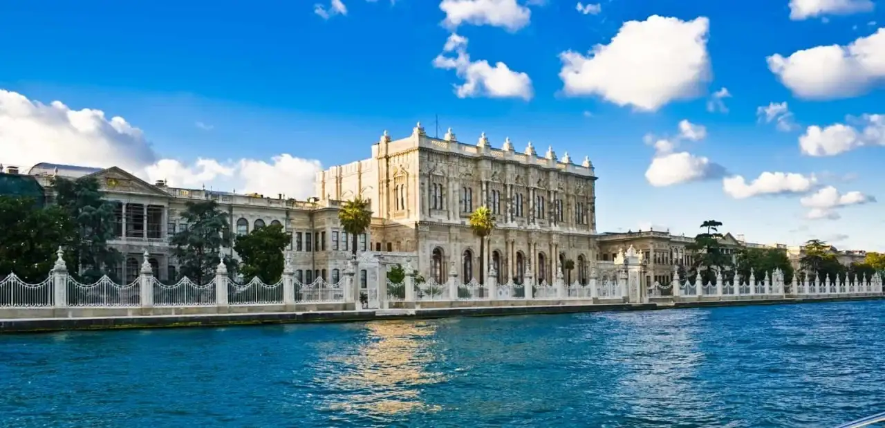 Dolmabahçe Sarayı