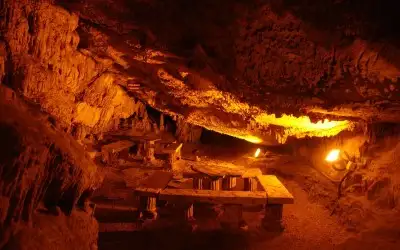 Fakıllı Mağarası