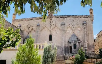 Fırfırlı Cami (On İki Havari Kilisesi)