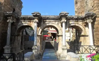 Hadrian Kapısı