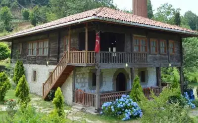 Hemşin Köyü Camii