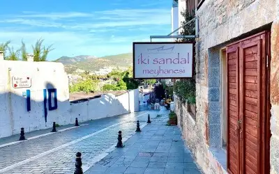 İki Sandal Meyhanesi