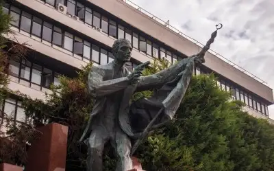 İlk Kurşun Anıtı