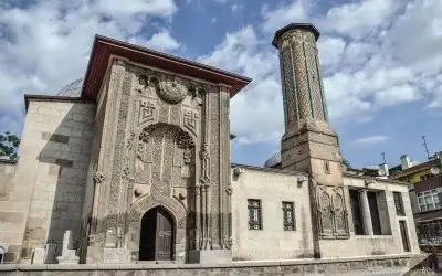İnce Minareli Medrese (Taş ve Ahşap Eserler Müzesi)