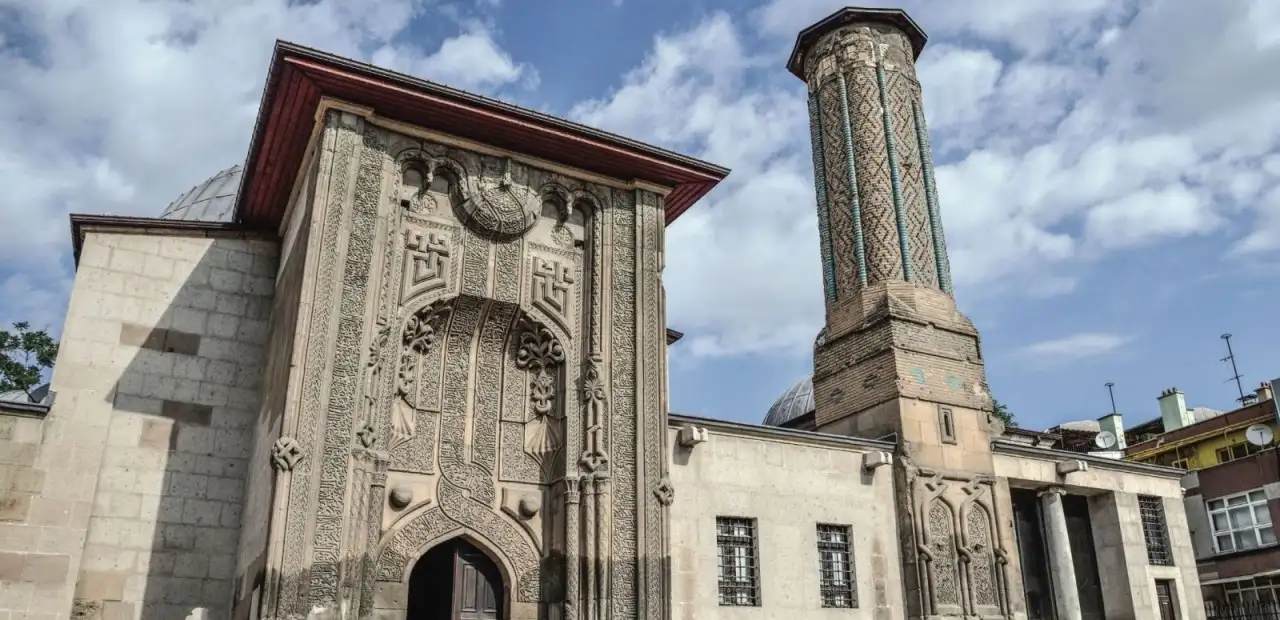 İnce Minareli Medrese (Taş ve Ahşap Eserler Müzesi)