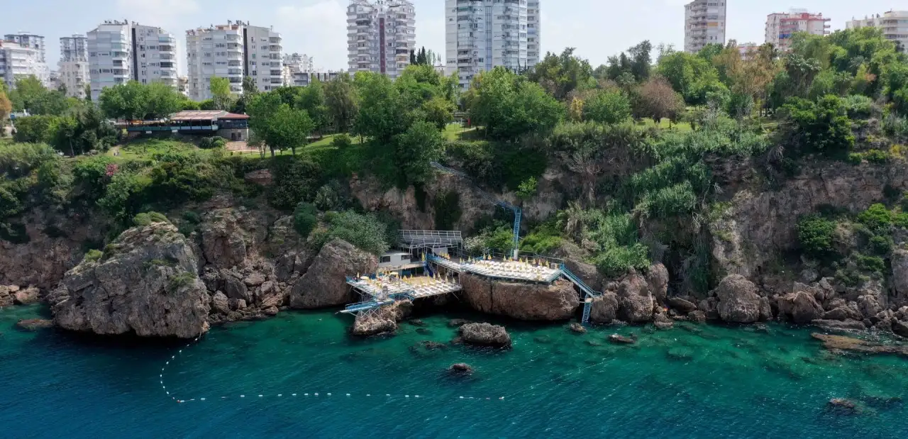 İnciraltı Plajı Falezler