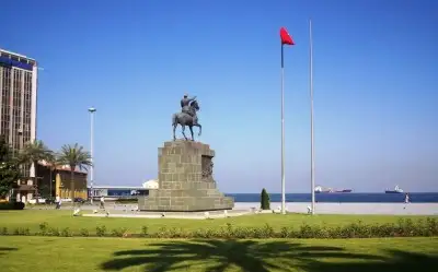 İzmir Atatürk Anıtı