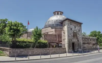 Karatay Medresesi (Çini Eserleri Müzesi)