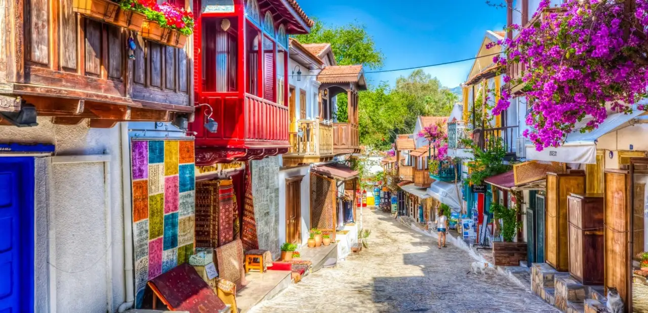 Uzun Çarşı ve Kral Mezarı