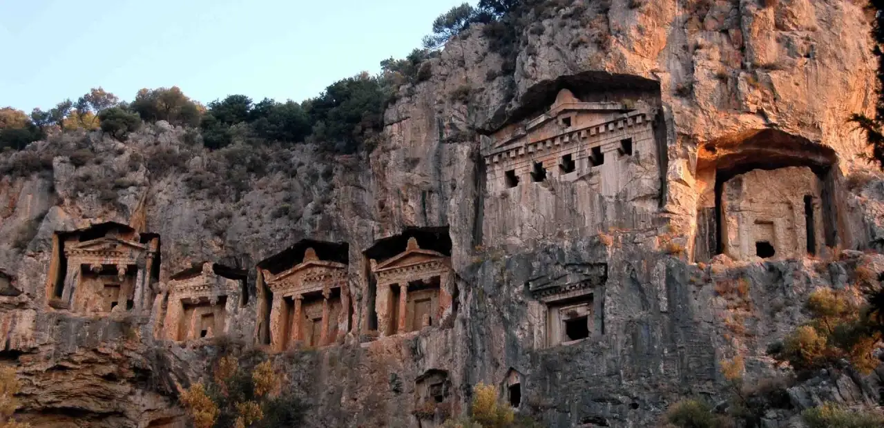 Kaunos Kral Mezarları