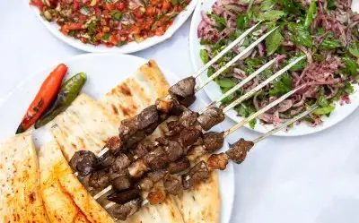 Anadolu Yakası'nın En İyi Alkollü Ocakbaşı Mekanları: En İyi 10 Alkollü Ocakbaşı