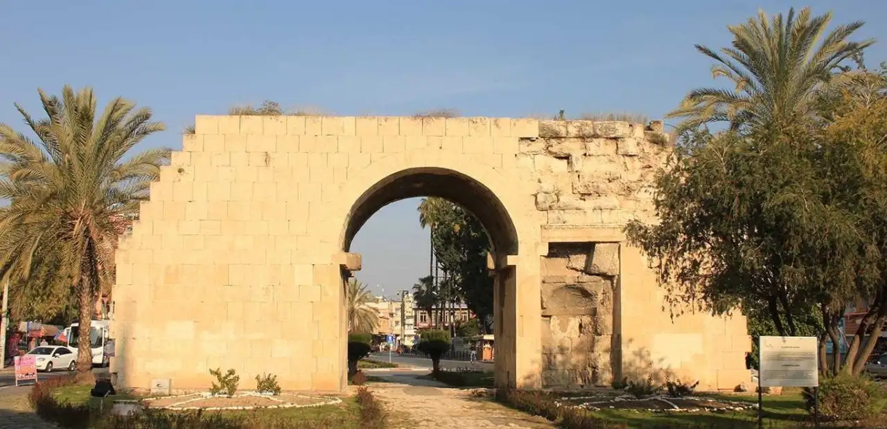 Kleopatra Kapısı