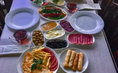 Lunapark Restaurant & Cafe