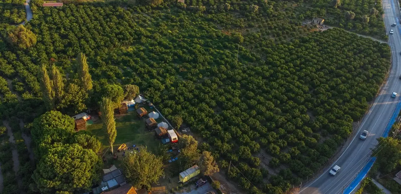 Mona Glamping Caravan Suites