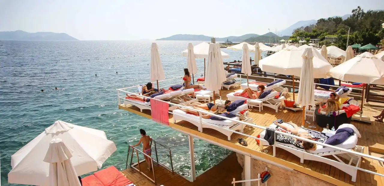 Nur Beach Hotel
