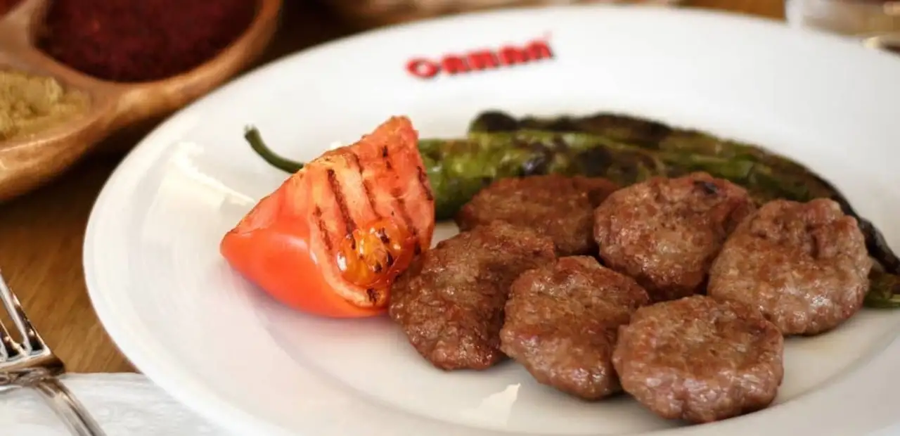 Orhan İnegöl Köftecisi