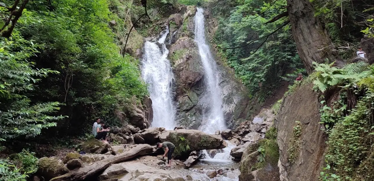 Oylat Şelalesi