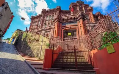 Özel Fener Rum Ortaokulu ve Lisesi (Kırmızı Mektep)