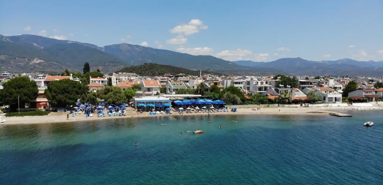 Saka Cafe Beach