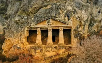 Salar Köyü Kaya Mezarı