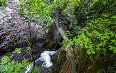 Samandere Şelalesi Tabiat Anıtı