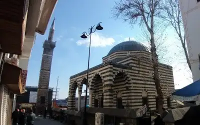 Şeyh Mutahhar Camii (Dört Ayaklı Minare)