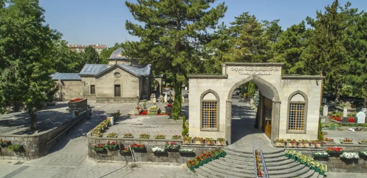 Seyyid Burhaneddin Türbesi
