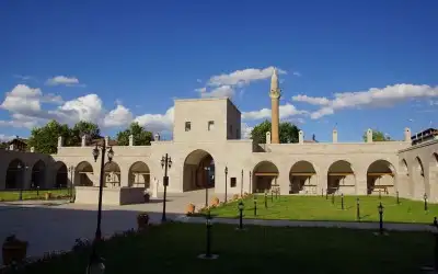 Silahtar Mustafa Paşa Kervansarayı