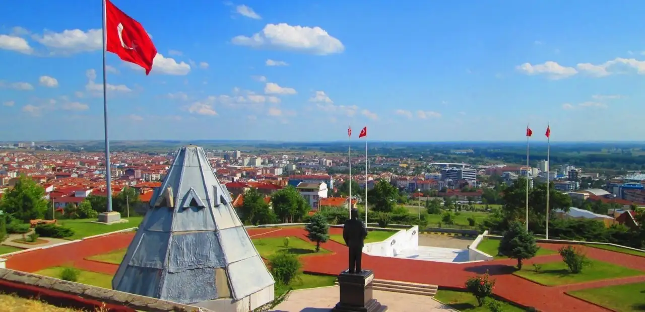 Şükrü Paşa Anıtı ve Balkan Savaşı Müzesi