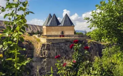 Sultan Melik Türbesi