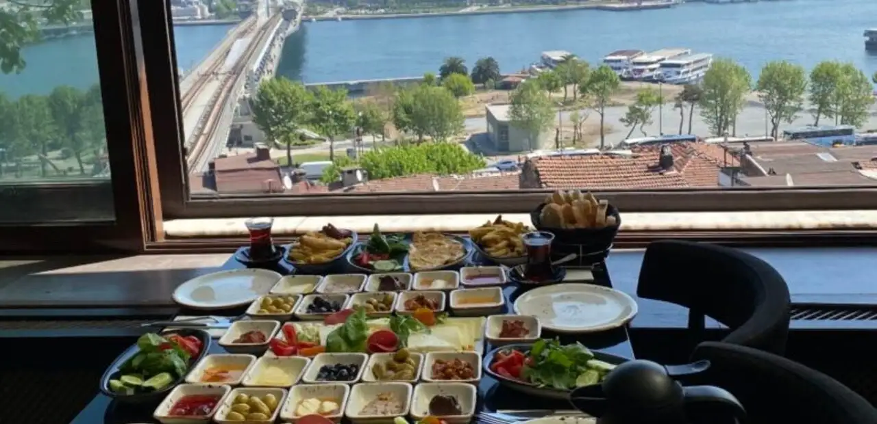 The Haliç Bosphorus (Seyri İstanbul Haliç)