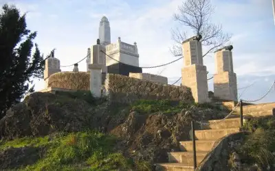 Topal Osman Ağa Anıt Mezarı (Osmanağa Kabri)