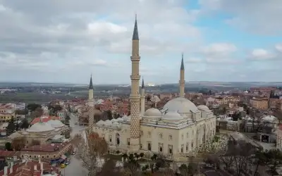 Üç Şerefeli Cami