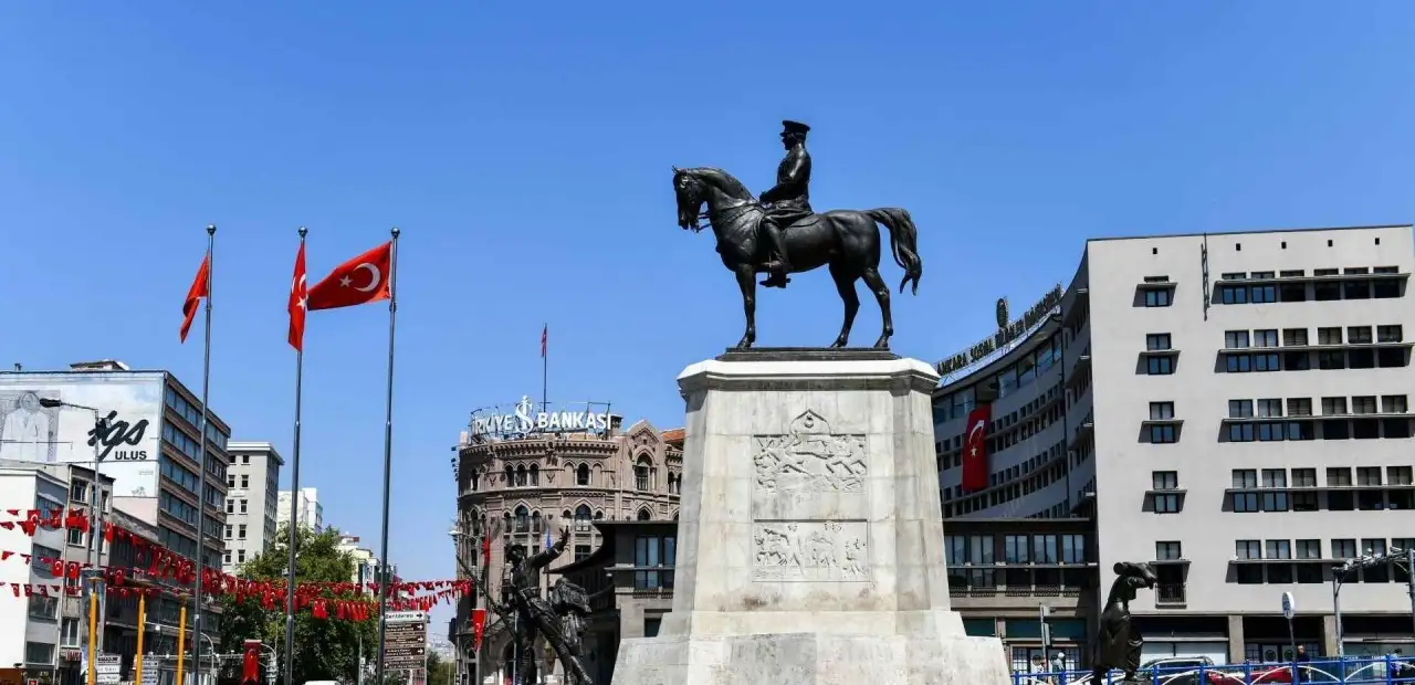 Ulus Cumhuriyet Anıtı