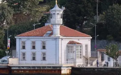 Üryanizade Ahmet Esat Efendi Camii