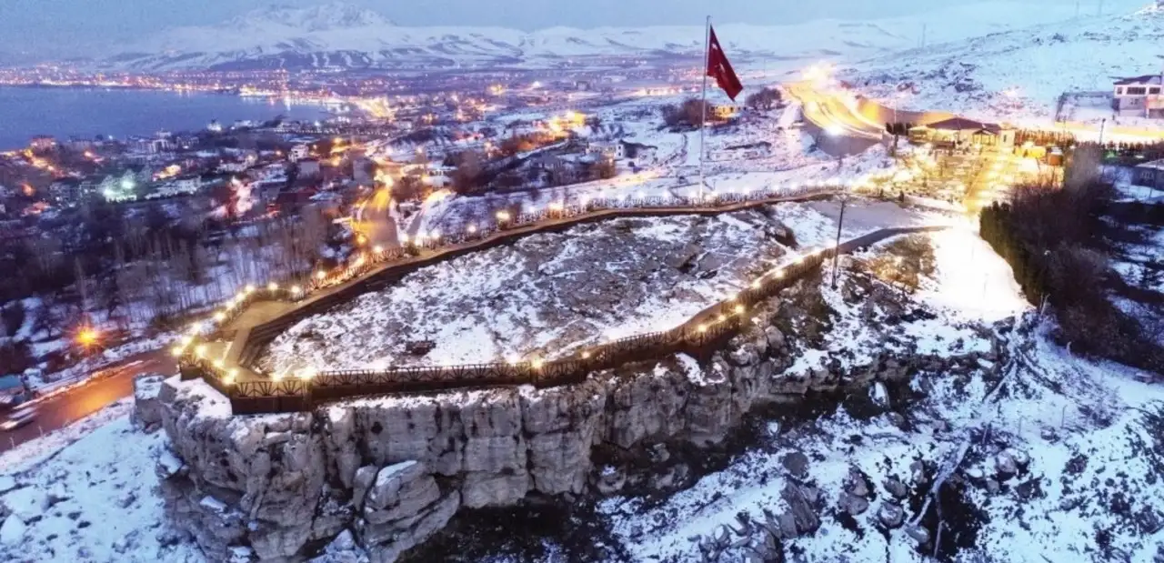 Edremit Kız Kalesi