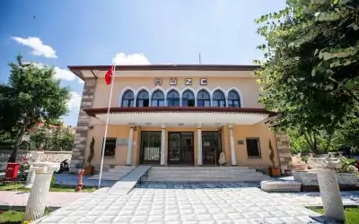 Yalvaç Müzesi