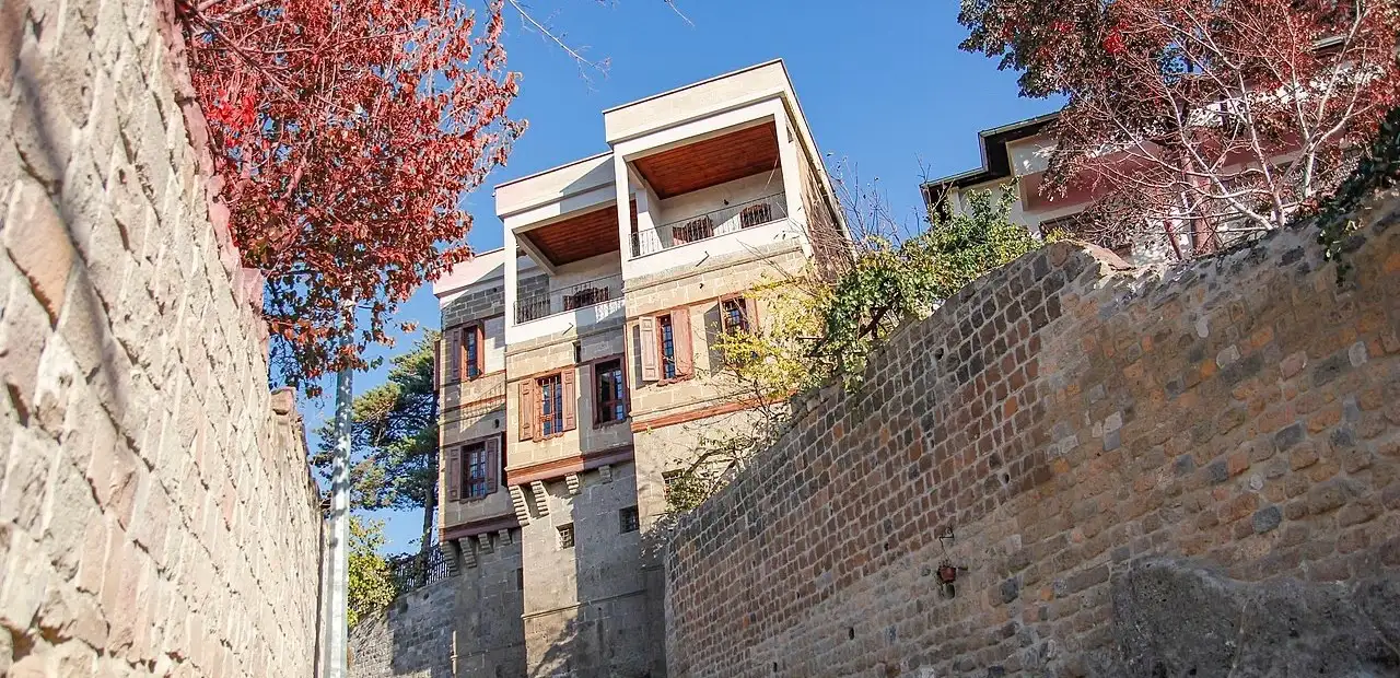 Yaman Dede Kültür ve Sanat Evi