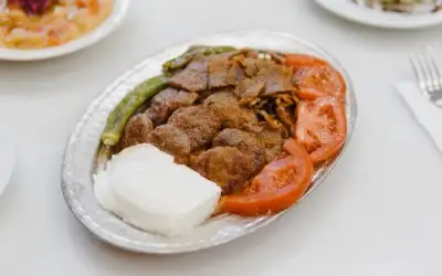 Yeşil Pideli Köfte Mahir Usta